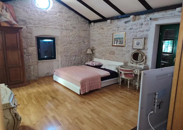 Rokovi Dvori Trbounje